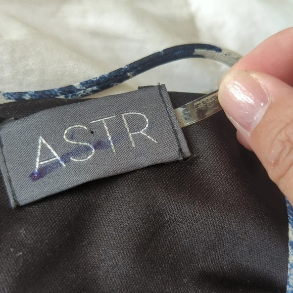 ASTR The Label Women's Blue and White Dress - Picture 6 of 7